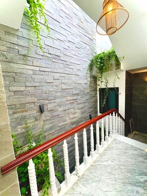 Appartement Deluxe, vue cour intérieure | Terrasse/Patio
