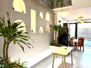 Deluxe Apartment, Courtyard View | Private kitchen