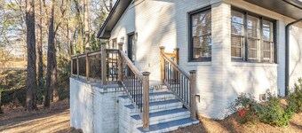 4BD Cozy Urban Escape 5 Mins to DWTN & WakeMed. Movie Room and Arcade Game!