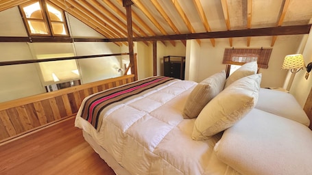 Deluxe Studio Suite, Multiple Beds | Individually decorated, laptop workspace, free WiFi