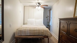 1 bedroom, desk, iron/ironing board, free WiFi - The Creek House - Secluded Stay 10min to Woodstock & Saugerties (Saugerties)