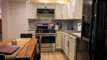 Réfrigérateur, four, plaque de cuisson, lave-vaisselle