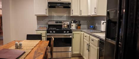 Fridge, oven, stovetop, dishwasher