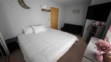 2 habitaciones, tabla de planchar con plancha, wifi y ropa de cama