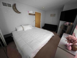 2 makuuhuonetta, silitysrauta/-lauta, Wi-Fi, vuodevaatteet