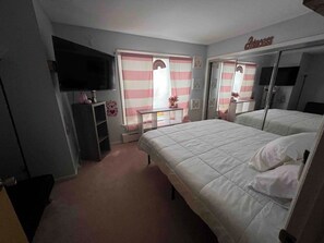 2 chambres, fer et planche à repasser, Wi-Fi, draps fournis