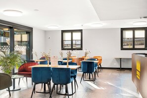 Coin salon dans le hall