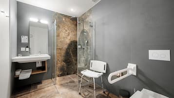 Studio, Mobility Accessible, Kitchenette | Bathroom | Hair dryer, towels, soap, shampoo