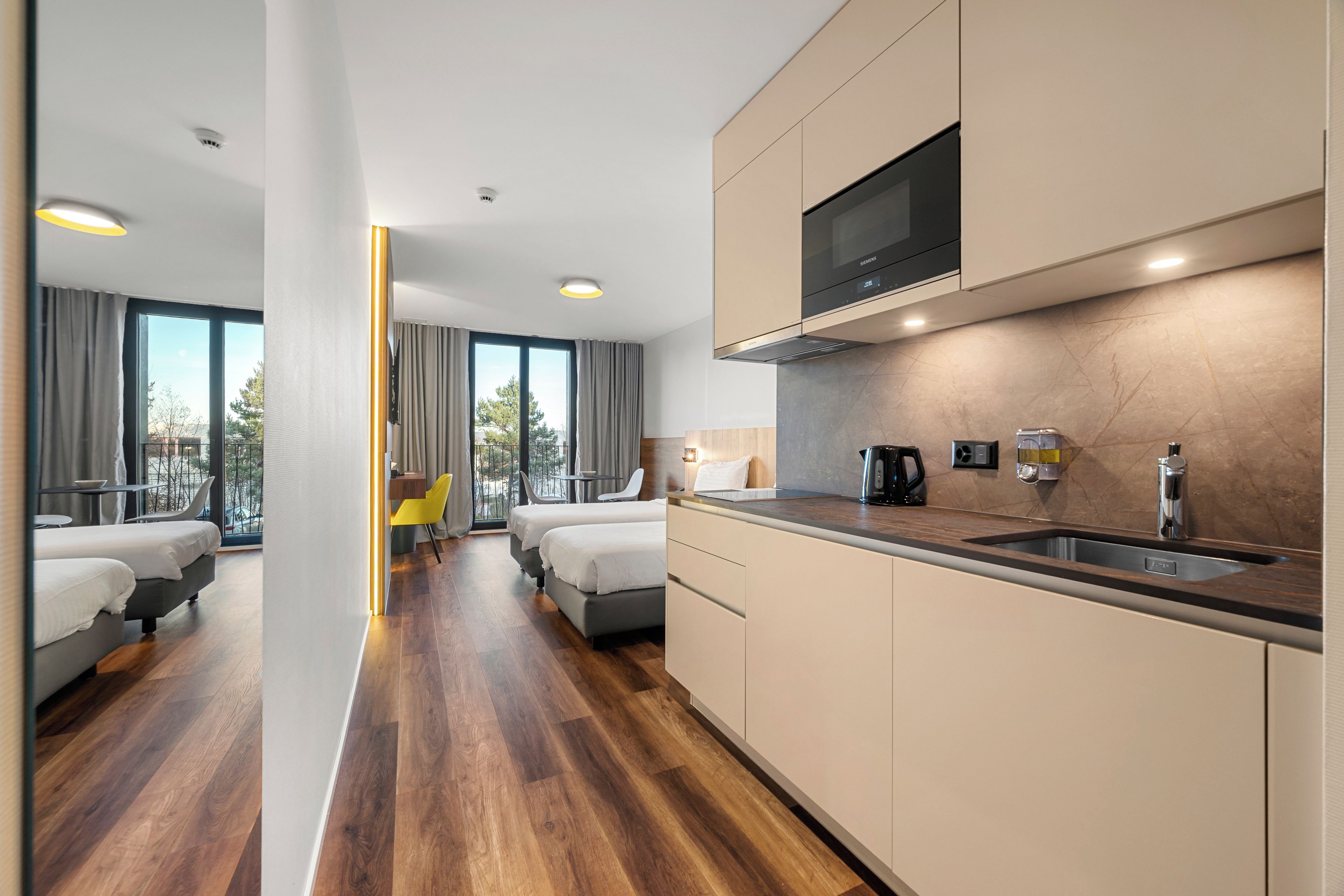Standard Studio, 2 Twin Beds, Non Smoking, Kitchenette | Hypo-allergenic bedding available, desk, laptop workspace, soundproofing
