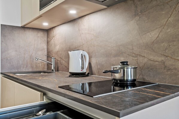 Hypoallergeen beddengoed, individueel gemeubileerd, een bureau