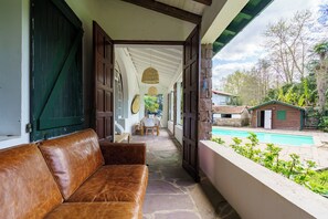 Terrace/patio - Mendizola - 5 rooms - Swimming pool - Mountain view (Sare)