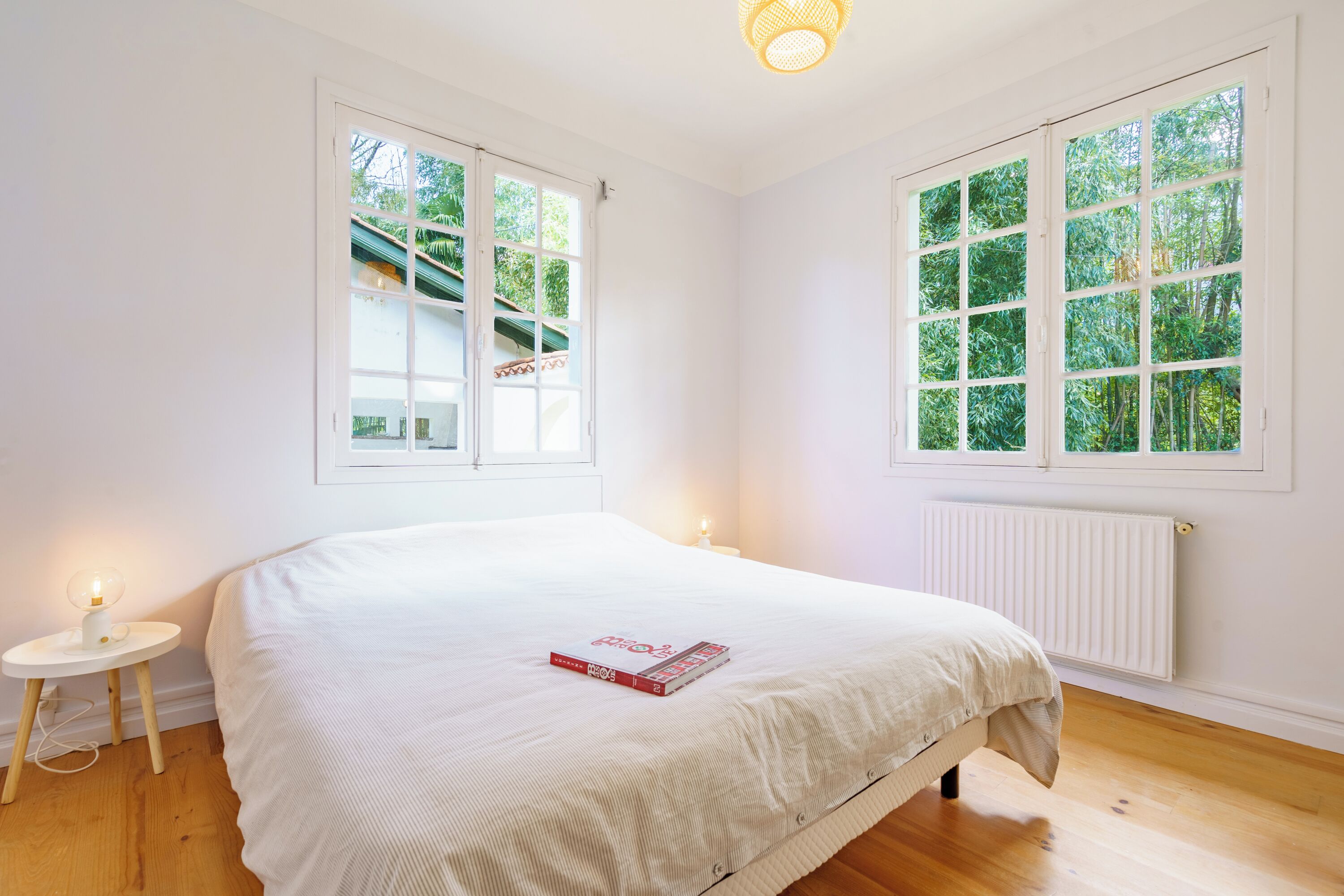 5 bedrooms, iron/ironing board, WiFi, bed sheets