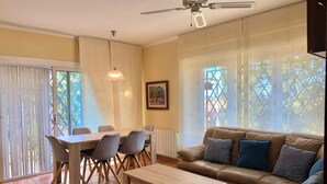 House | Dining - House in Roses With Waterfront Views (Roses)