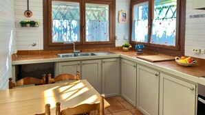 House | Private kitchen - House in Roses With Waterfront Views (Roses)