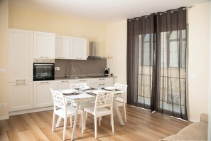 Dining - Dwelling Amelia Apartment 4, spacious and tastefully finished, centrally well served. (Bitonto)