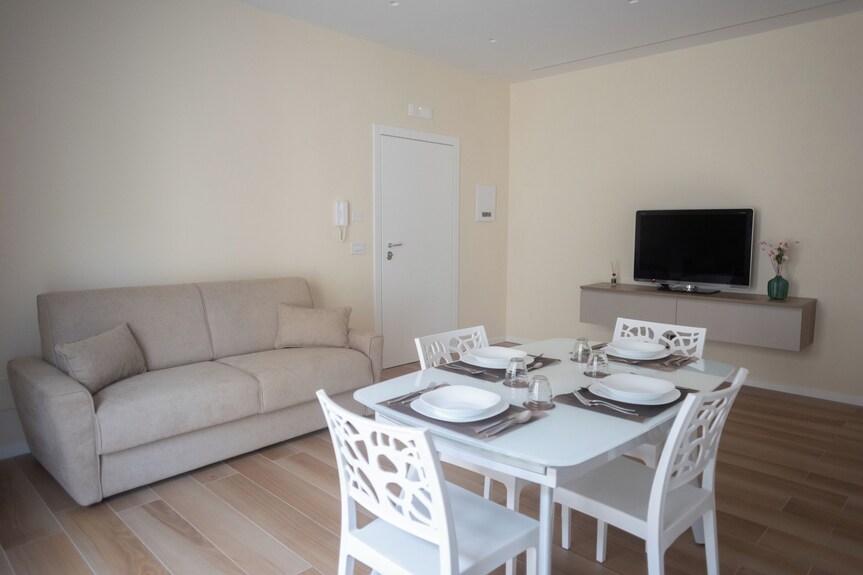 Dwelling Amelia Apartment 4, Spacious And Tastefully Finished, Centrally Well Served. - Giovinazzo