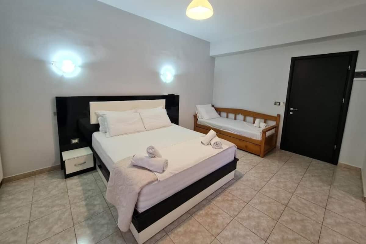 Triple Room, Balcony | Soundproofing, free WiFi