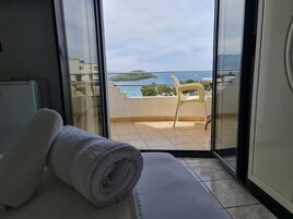 Habitación doble, vistas al mar | Sistema de insonorización y wifi gratis