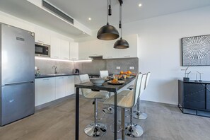 Fridge, microwave, dishwasher, coffee/tea maker