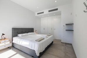 2 chambres, fer et planche à repasser, Wi-Fi, draps fournis