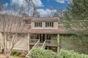 Exterior - Rumbling Falls-5BR, 3.5BA, bold rushing creek, fire pit, hot tub, pool table, in Resort. (Lake Lure)