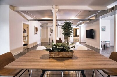 HUGE 4Br with optional parking/sleeps 10