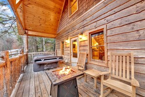 Terrace/patio - Epic Treehouse, HotTub, Arcade Stay for Families, Sleeps 5 Near Dollywood+ PKWY  (Pigeon Forge)