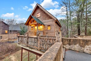 Exterior - Epic Treehouse, HotTub, Arcade Stay for Families, Sleeps 5 Near Dollywood+ PKWY  (Pigeon Forge)