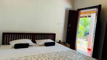 2 bedrooms, desk, free WiFi, bed sheets