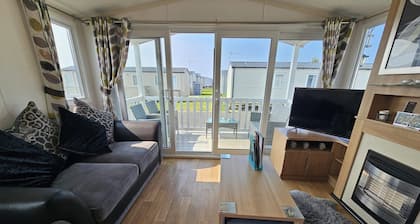 Angie 2 Bed Rhyl Robinhood