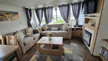Cabin | Living area | TV, fireplace