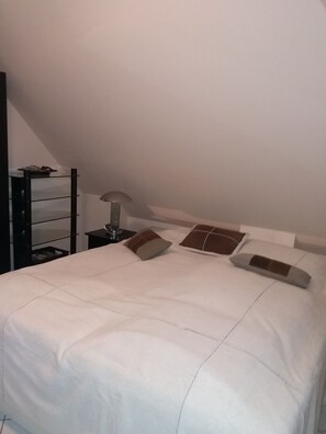 1 Schlafzimmer, Bügeleisen/Bügelbrett