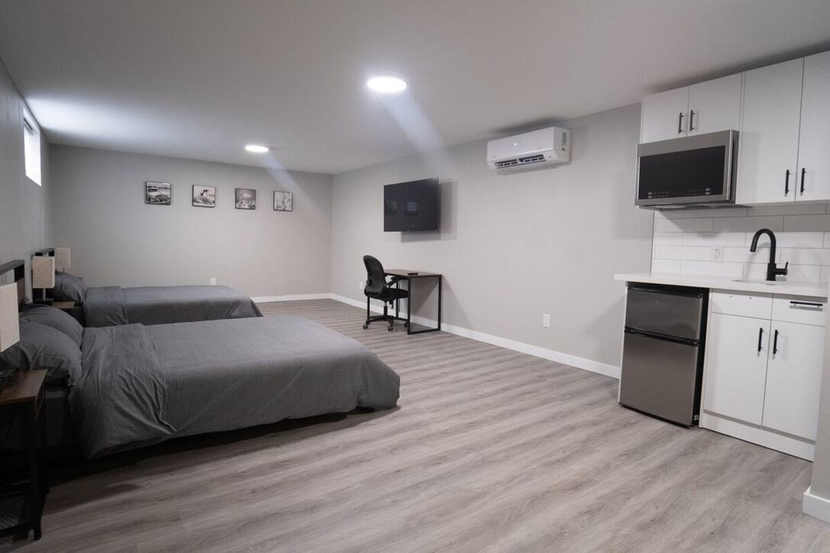 Habitación cuádruple Confort, para no fumadores | Escritorio, espacio para trabajar con laptop y wifi gratis