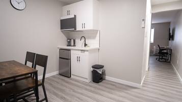 Comfort Quadruple Room, Non Smoking | Private kitchen | Mini-fridge, microwave, stovetop, cookware/dishes/utensils