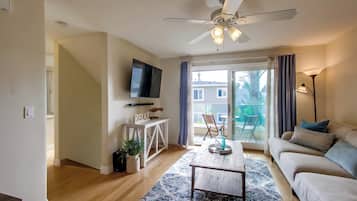 House, Multiple Beds, Patio, Ocean View | Living area