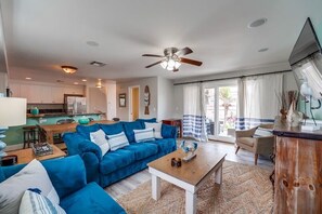 Leilighet, flere senger, terrasse, byutsikt | Oppholdsområde