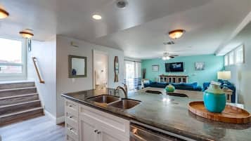 Apartment, Multiple Beds, Patio, City View | Interior