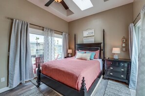 Leilighet, flere senger, terrasse, byutsikt | 3 soverom, individuelt dekorert, individuelt innredet og sengetøy