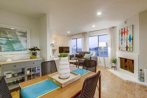 Apartment, 1 Queen Bed with Sofa bed, Patio, Partial Ocean View | 1 bedroom, individually decorated, individually furnished, bed sheets - Beryl Bungalow (San Diego)