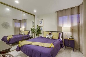 Departamento, 1 cama Queen size y sofá cama, patio, vista parcial al océano | 1 habitación, decoración personalizada y muebles diferentes 