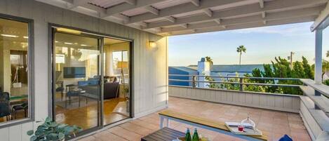 Apartment, 1 Queen-Bett und Schlafsofa, Terrasse, eingeschränkter Meerblick | Terrasse/Patio