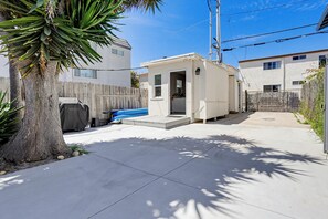 Property grounds - Blue Water Bungalow (San Diego)
