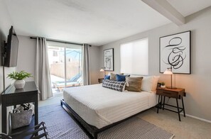 House, Multiple Beds, Patio, City View | 4 bedrooms, individually decorated, individually furnished, bed sheets - Blue Water Bungalow (San Diego)