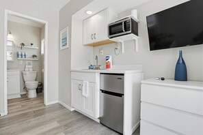 House, Multiple Beds, Patio, City View | Private kitchen | Coffee/tea maker - Blue Water Bungalow (San Diego)