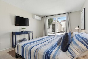 House, Multiple Beds, Patio, City View | 4 bedrooms, individually decorated, individually furnished, bed sheets - Blue Water Bungalow (San Diego)