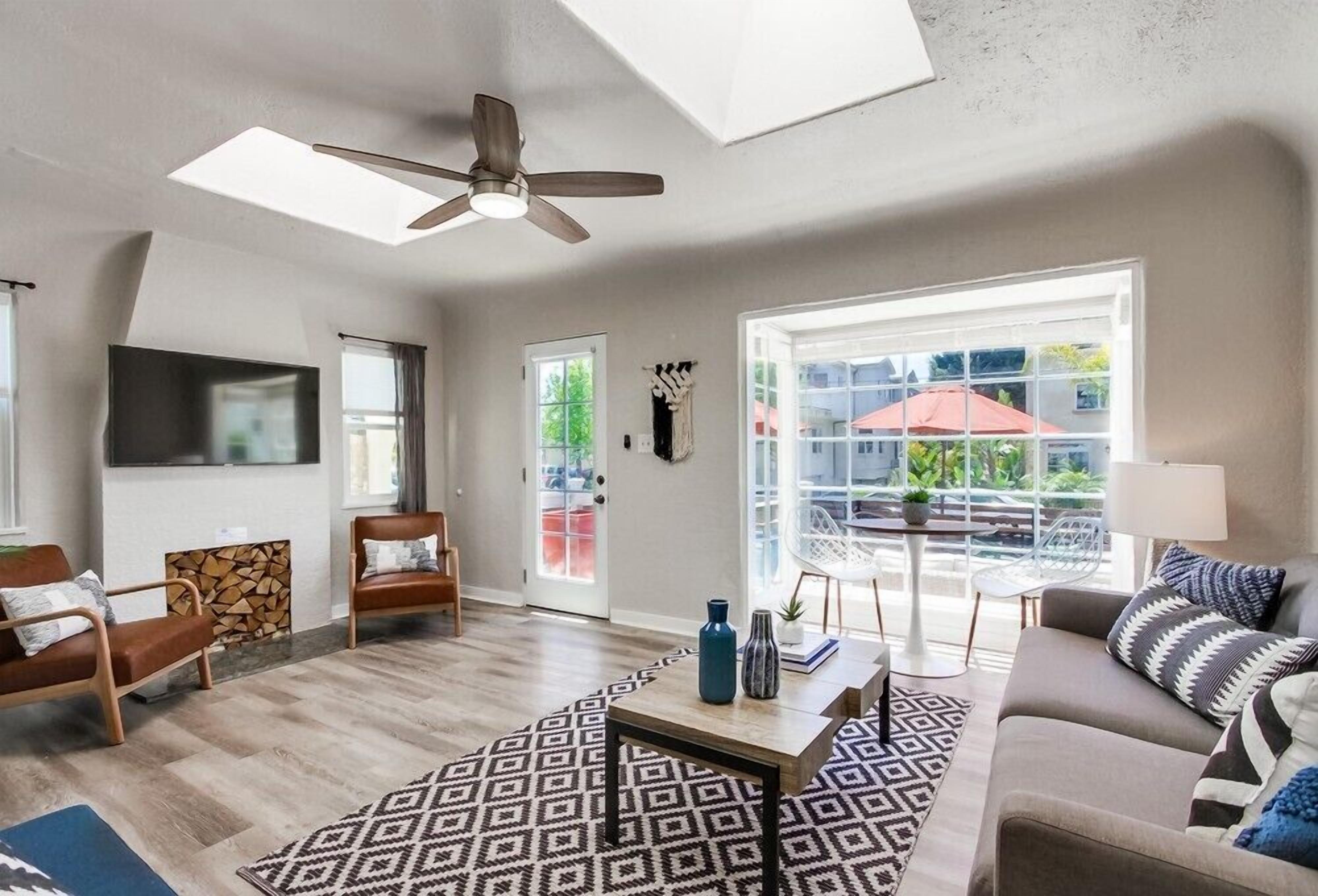 Nhà, nhiều giường, sân hiên, quang cảnh thành phố | Khu phòng khách