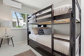 Casa, varias camas, patio, vista a la ciudad | 4 habitaciones, decoración personalizada y muebles diferentes 