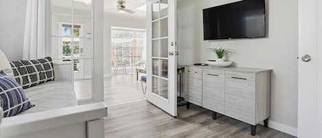 House, Multiple Beds, Patio, City View | Living area