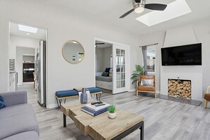 House, Multiple Beds, Patio, City View | Living area - Blue Water Bungalow (San Diego)