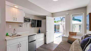 House, Multiple Beds, Patio, City View | Interior